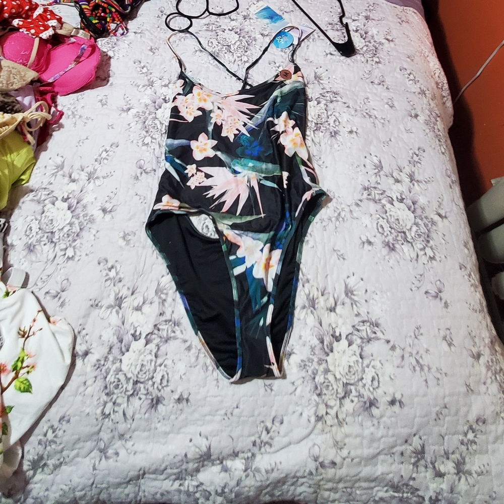 2 New bathing suits - Picture 2 of 4